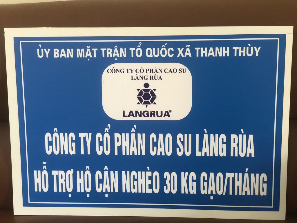 Cty Cao Su Làng Rùa: Trao Tặng Phần Quà Cho Gia Đình Có Hoàn Cảnh Đặc Biệt Khó Khăn